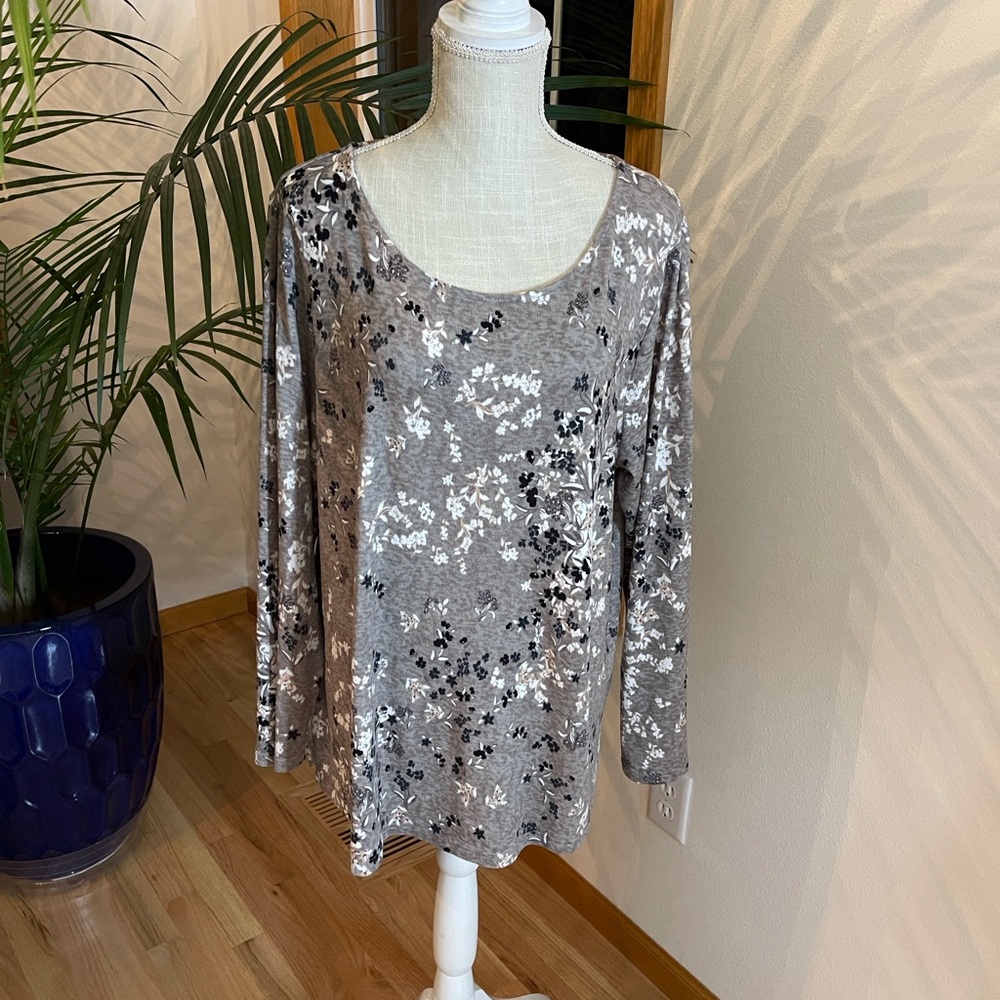 Mario Serrani Gray Floral Long Sleeve Top